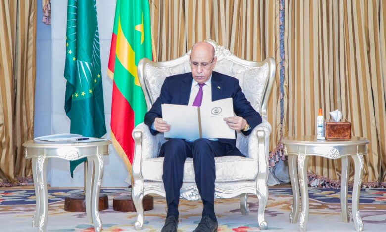 صورة رئيس الجمهورية يتسلم رسالة من الرئيس الانتقالي لمالي عاصيمي غويتا