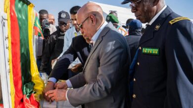 صورة ولد الغزاوني يضع الحجر الأساس لاستصلاح 1575 هكتارا