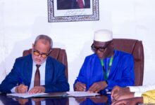 صورة توقيع مذكرة تفاهم بين موريتانيا وساحل العاج لتعزيز التعاون في المجالات الإسلامية