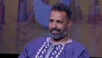 صورة جـدل حول مشاهد “الحكاية”.. وبون ولد أميده يرد : ” أحب زوجـتي والتمثيـل فـن والعاطفة جزء منه