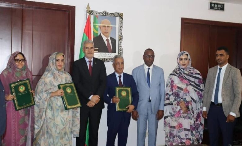 صورة ا توقيع عقد شراكة بين القطاعين العام والخاص لمشروع المركب الزراعي الصناعي لإنتاج السكر بفم لگليتة