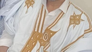 صورة أنباء عن عدم الإفراج عن الناشط البيئي ولد بكار بعد رفضه عرض المحكمة