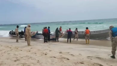 صورة خفر السواحل يعلن إنقاذ أربعة صيادين في عرض البحر