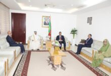 صورة الوزير الأول يستقبل سفير الكويت لنقاش تطوير العلاقات بين البلدية