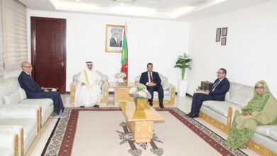 صورة الوزير الأول يستقبل سفير الكويت لنقاش تطوير العلاقات بين البلدية