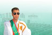 صورة برلماني يسخر من زميله الذي فجر قصة مثيرة عن المرضى والسفارة في تونس