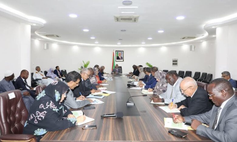 صورة الوزير الأول يلزم بعض القطات الوزارية بتقديم حصيلة عملهم