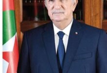 صورة الرئيس الجزائري يقيل رئيس الحكومة في خطوة مفاجئة