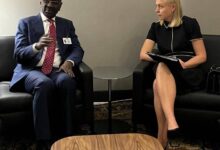 صورة وزير الخارجية يلتقي نظيرته الفنلندية