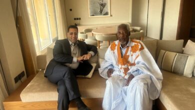 صورة الوزير الأول يزور الرئيس مسعود ولد بلخير في إقامته بـ”أبوظبي”