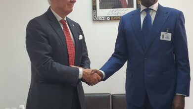 صورة وزير الشؤون الخارجية يستقبل مبعوث الأمين العام للأمم المتحدة المكلف بملف الصحراء الغربية