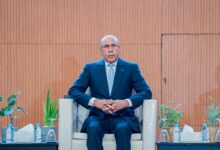 صورة رئيس الجمهورية يشرف على تدشين محطة لإزالة الطمي في بني نعجي