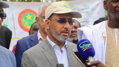 صورة المندوب العام للتضامن الوطني ومكافحة الإقصاء يشرف على انطلاقة عملية تجميع قري “تاكه” ببلدية ضو