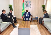 صورة ولد مرزوك يتسلم نسخة من أوراق اعتماد السفير الفرنسي الجديد