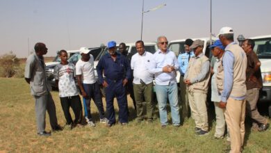 صورة وزير الزراعة يزور الفرق البرية المكلفة بمكافحة الجراد بمنطقة آوكار