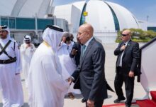 صورة وصول رئيس الجمهورية، السيد محمد ولد الشيخ الغزواني، إلى الدوحة – قطر، للمشاركة في القمة العربية الإسلامية الطارئة.