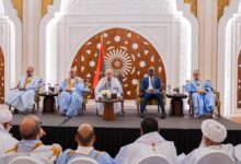 صورة رئيس الجمهورية يلتقي عددا من أفراد الجالية الموريتانية في قطر