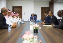 صورة وزير التجهيز يعقد جلسة عمل مع بعثة من ممثلي الصندوق السعودي للتنمية