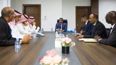 صورة وزير التجهيز يعقد جلسة عمل مع بعثة من ممثلي الصندوق السعودي للتنمية