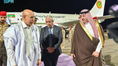 صورة رئيس الجمهورية يزور الروضة الشريفة بالمدينة المنورة