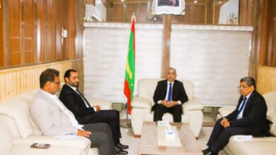 صورة وزير الداخلية يبحث مع المدير العام لشركة ارما هولدينغ سبل تعزيز الشراكة