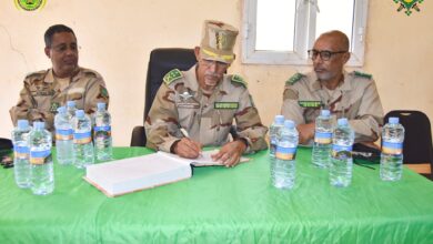 صورة قائد الأركان العامة للجيوش المساعد يشرف على تبادل المهام بالمنطقة العسكرية السابعة