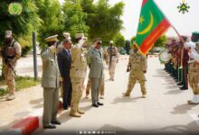 صورة قائد الأركان العامة للجيوش يشرف على تبادل المهام في كلية الدفاع