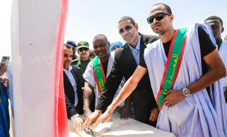 صورة الأمين العام للتآزر يضع حجر الأساس للسكن الاجتماعي بقرية أمريده