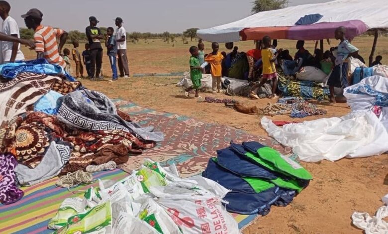 صورة مفوضية الأمن الغذائي توزع مساعدات وإيوانات على متضرري فيضان قرية النعيم بولاية لبراكنه