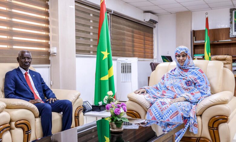 صورة الناها منت مكناس تستلم مهامها رسميا وزيرة للإسكان والعمران والاستصلاح الترابي