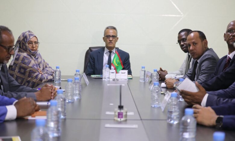 صورة وزير الصيد يزور مكاتب ديوانه والإدارات المركزية وبعض المؤسسات التابعة لقطاعه