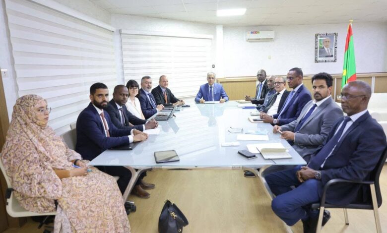 صورة وزير الطاقة والنفط يتباحث مع رئيس بعثة صندوق النقد الدولي والوفد المرافق له