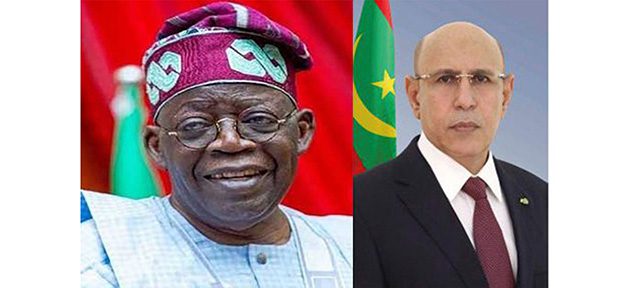 صورة رئيس الجمهورية يهنئ نظيره النيجيري بمناسبة احتفال بلاده بعيدها الوطني