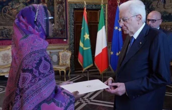 صورة بنت امبارك فال تقدم أوراق اعتمادها سفيرة لبلادنا في إيطاليا
