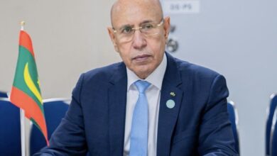 صورة ولد الشخ الغزواني يلتقي بنظيره الإيفواري ويعقلد لقاء مع الجاليه هناك