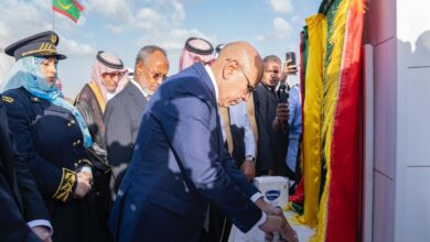 صورة رئيس الجمهورية  يضع حجر الأساس لأشغال بناء وتجهيز مستشفى الملك سلمان بن عبد العزيز آل سعود الجامعي.