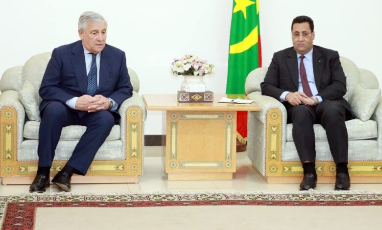 صورة الوزير الأول يستقبل نائب رئيس الوزراء وزير الخارجية الإيطالي