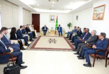 صورة الوزير الأول يستقبل رئيس شركة “غوغاز