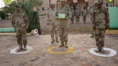 صورة قائد الأركان العامة للجيوش يشرف على تبادل المهام بالمنطقة العسكرية الخامسة