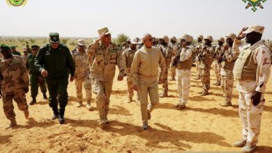 صورة وزير الدفاع يؤدي زيارة تفقد للوحدات المتقدمة من كتيبة الموريتانية لدول الساحل الخمس