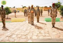 صورة قائد الأركان العامة للجيوش يشرف على تبادل المهام بالمدرسة الوطنية لضباط الصف العاملين