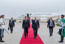 صورة رئيس الجمهورية يعود إلى نواكشوط بعد المشاركة في قمة منتدى البوابة العالمية