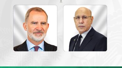 صورة رئيس الجمهورية يهنئ ملك إسبانيا بمناسبة احتفال بلاده بعيدها الوطني.