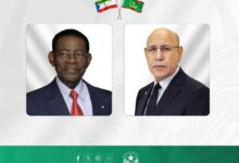 صورة رئيس الجمهورية يهنئ رئيس جمهورية غينيا الاستوائية بمناسبة احتفال بلاده بعيدها الوطني.