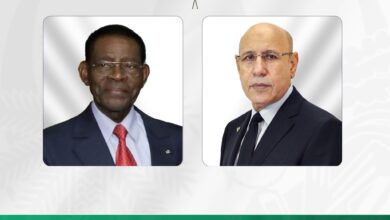 صورة رئيس الجمهورية يهنئ  رئيس جمهورية غينيا الاستوائية بمناسبة احتفال بلاده بعيدها الوطني.