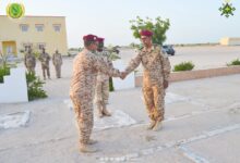 صورة قائد القوات الخاصة يشرف على تبادل المهام بكتيبة الصاعقة الثانية