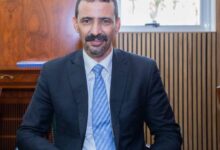 صورة الوزير الثقافة والفنون يغادر نواكشوط متوجها إلى بغداد