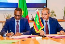 صورة توقيع بروتوكول اتفاق بين سلطة تنظيم الإشهار ووكالة تسيير قصور المؤتمرات