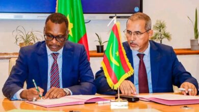 صورة توقيع بروتوكول اتفاق بين سلطة تنظيم الإشهار ووكالة تسيير قصور المؤتمرات