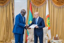 صورة رئيس الجمهورية يتسلم رسالة خطية من الرئيس الغيني بيساو